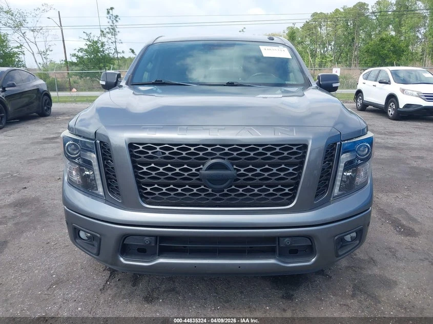 Nissan Titan crew cab 5.6l Titan Sv, снимка 12 - Автомобили и джипове - 54360857