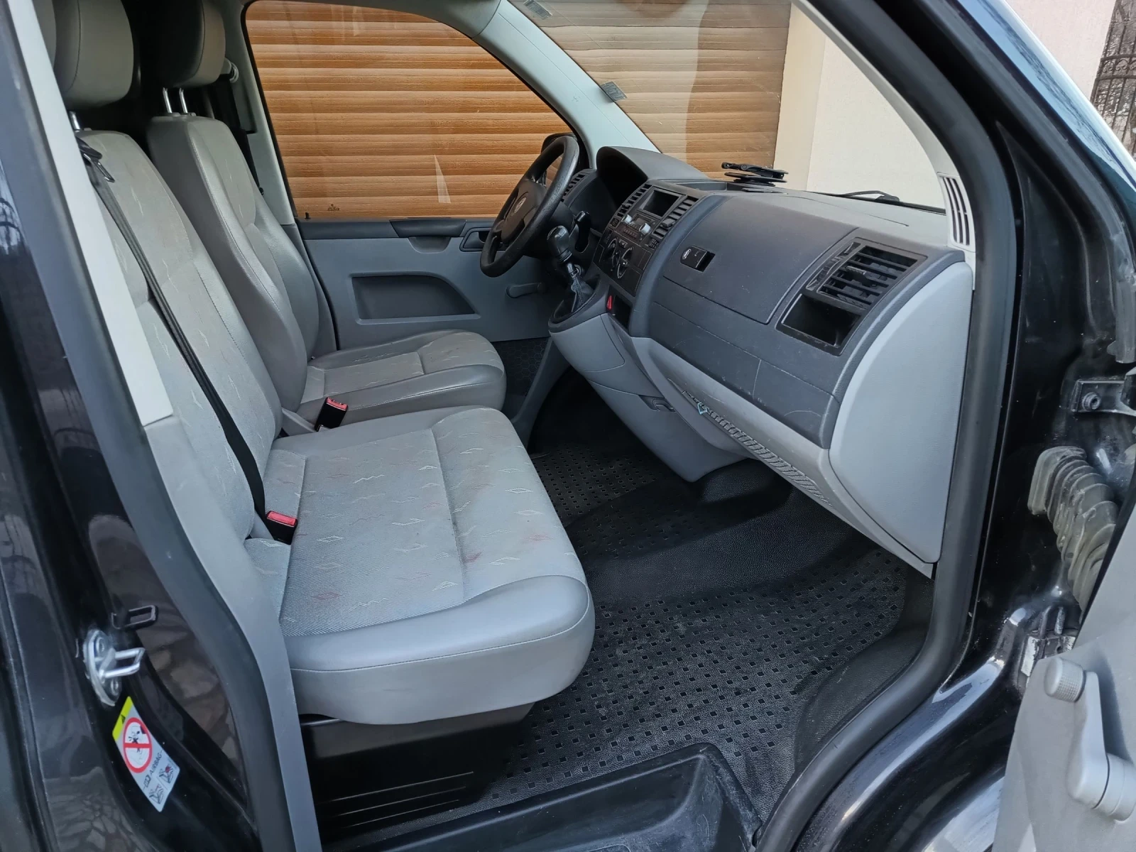 VW Transporter 1, 9TDI 102kc Клима  - изображение 6