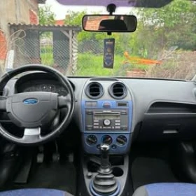 Ford Fiesta 1.3i, снимка 9 - Автомобили и джипове - 54821980