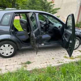 Ford Fiesta 1.3i, снимка 7 - Автомобили и джипове - 54821980