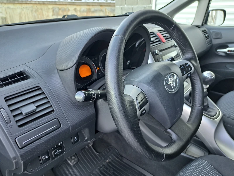 Toyota Auris 1.6i* FACELIFT* 132к.с., снимка 7 - Автомобили и джипове - 48587944