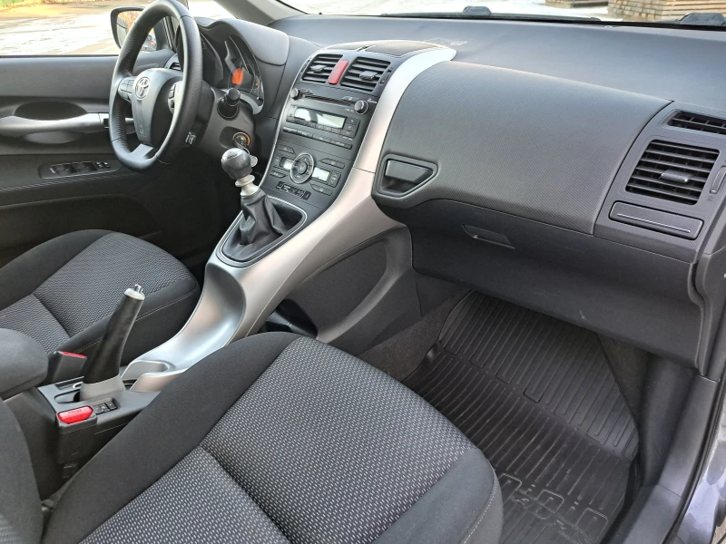 Toyota Auris 1.6i* FACELIFT* 132к.с., снимка 13 - Автомобили и джипове - 48587944