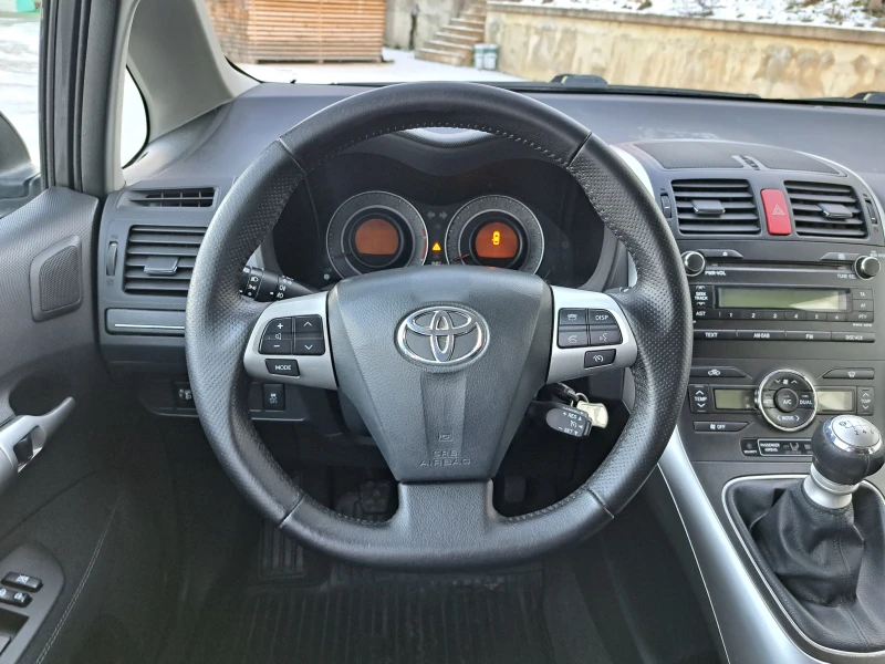 Toyota Auris 1.6i* FACELIFT* 132к.с., снимка 10 - Автомобили и джипове - 48587944