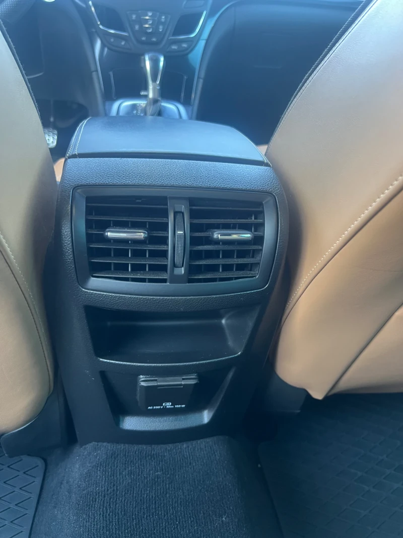 Opel Insignia 2.0 Turbo Sports-Tourer, снимка 15 - Автомобили и джипове - 51801341