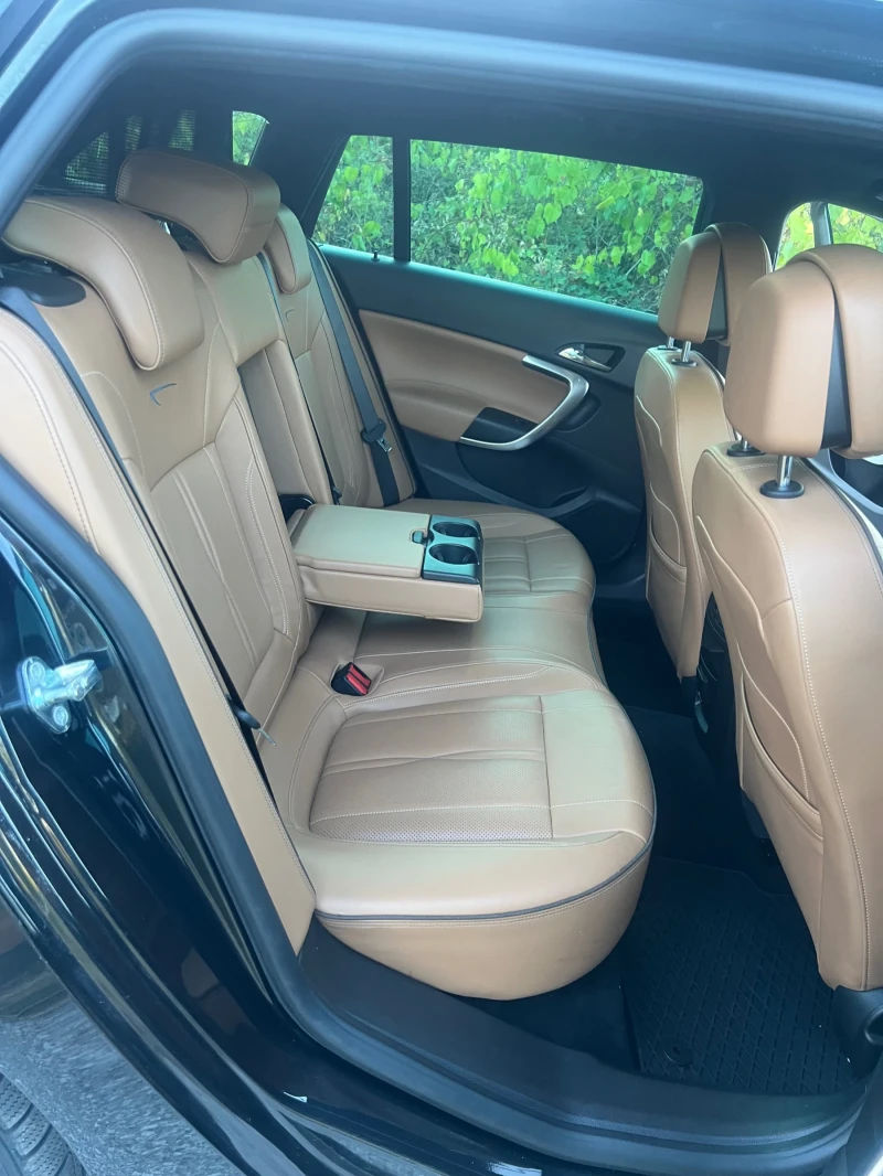 Opel Insignia 2.0 Turbo Sports-Tourer, снимка 9 - Автомобили и джипове - 51801341