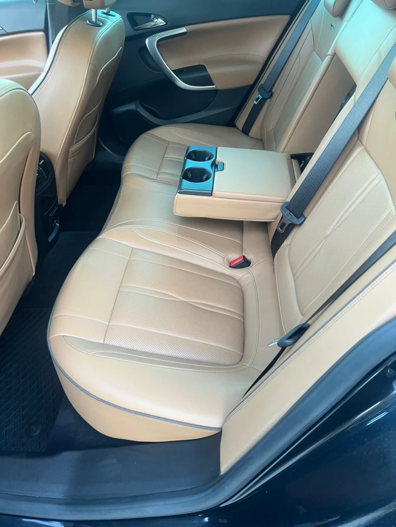 Opel Insignia 2.0 Turbo Sports-Tourer, снимка 4 - Автомобили и джипове - 51801341