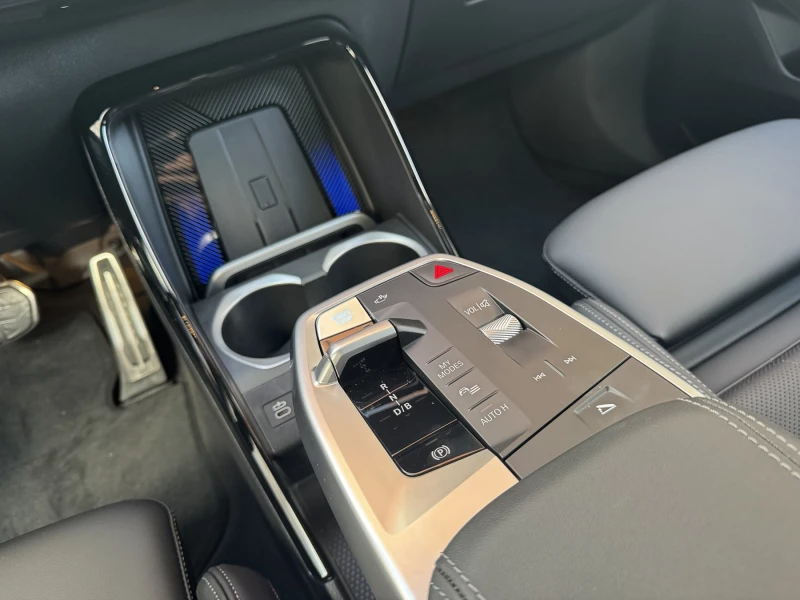 BMW iX2 eDrive20, снимка 14 - Автомобили и джипове - 52823912