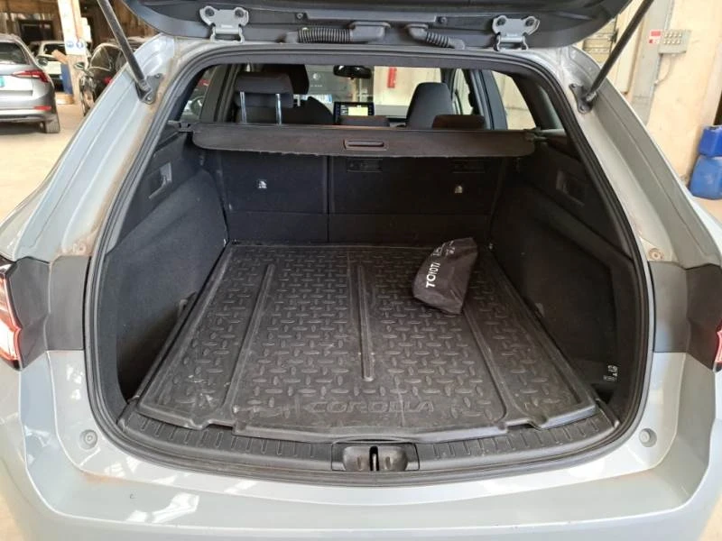 Toyota Corolla 1.8 Хибрид 2020г Euro 6D Комби - изображение 5