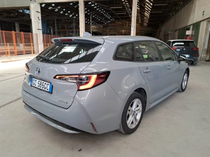 Toyota Corolla 1.8 Хибрид 2020г Euro 6D Комби - изображение 3