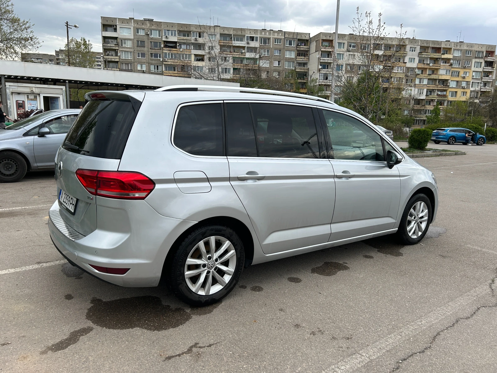 VW Touran 7 места, DSG7, TDI, добри гуми - изображение 2