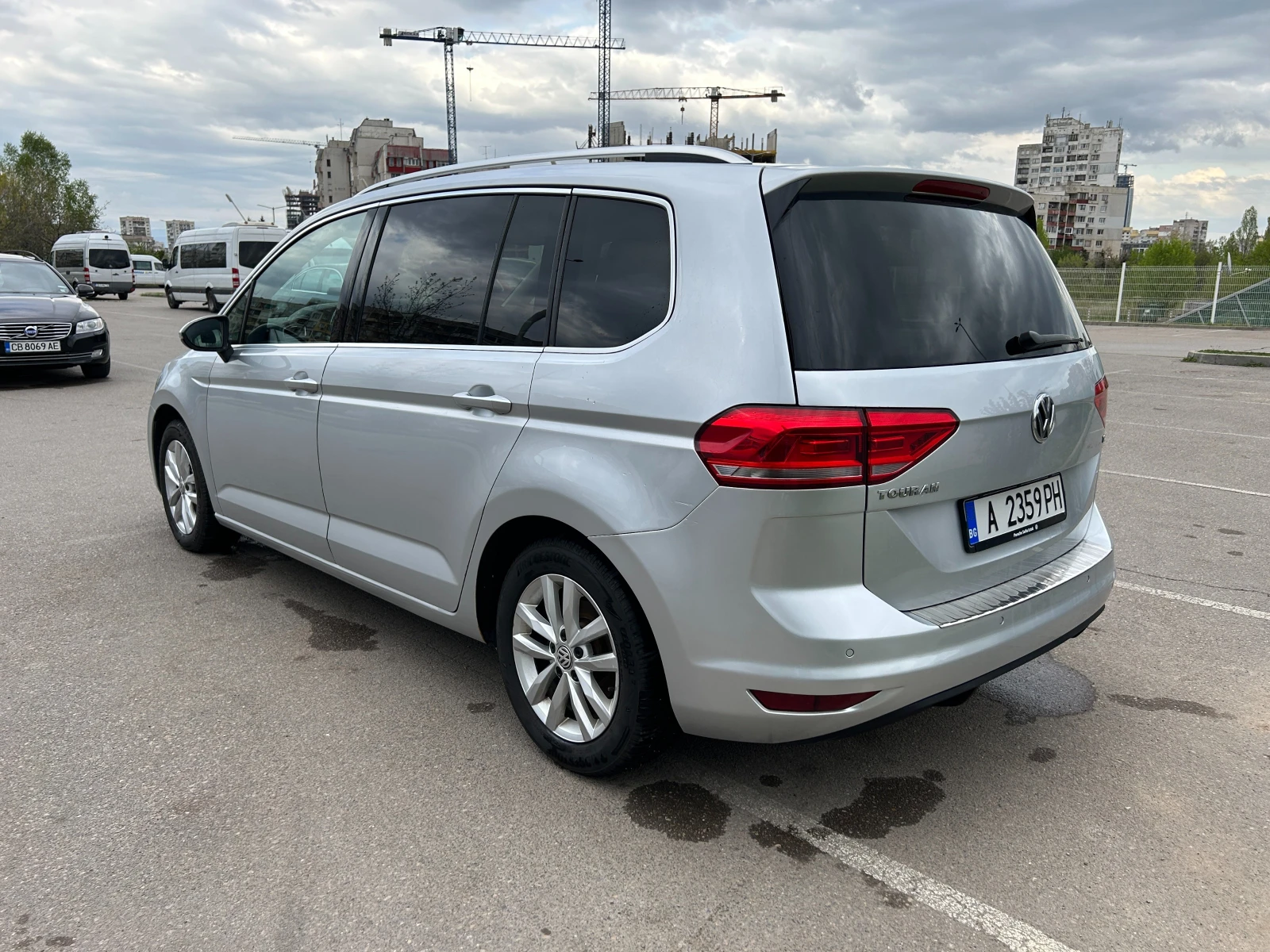 VW Touran 7 места, DSG7, TDI, добри гуми - изображение 4
