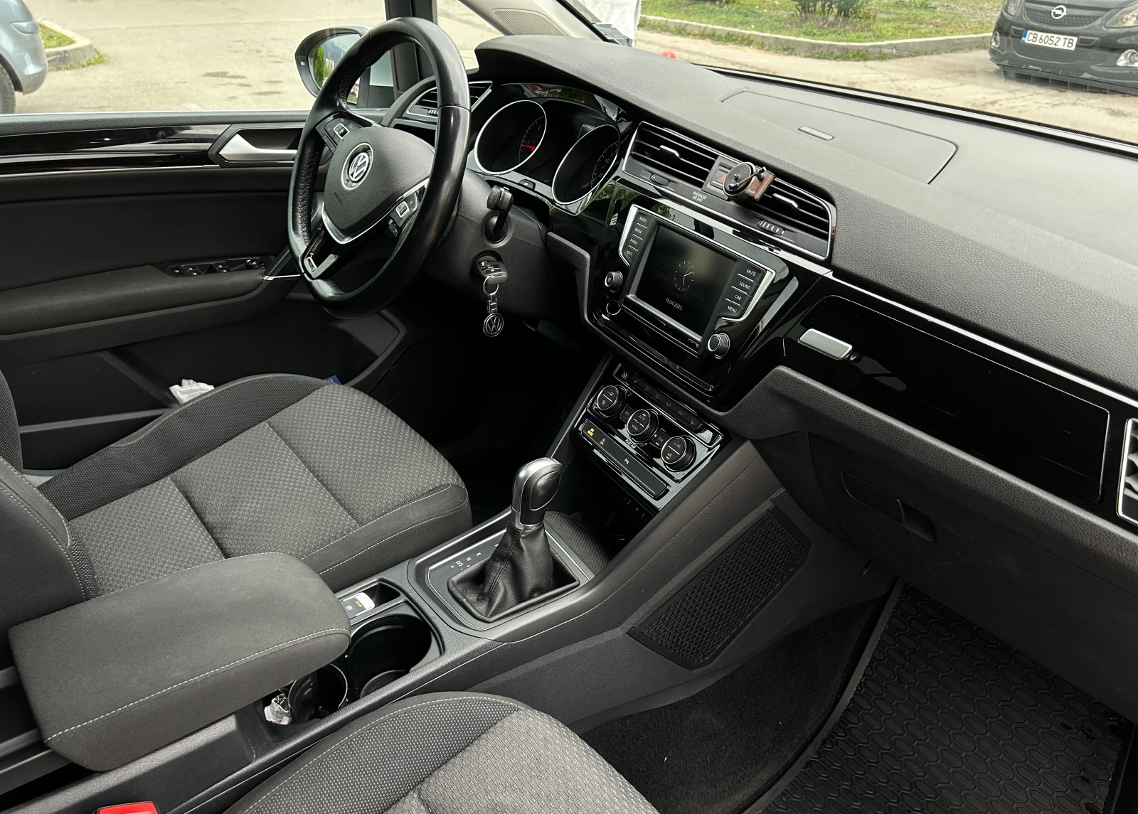 VW Touran 7 места, DSG7, TDI, добри гуми - изображение 7
