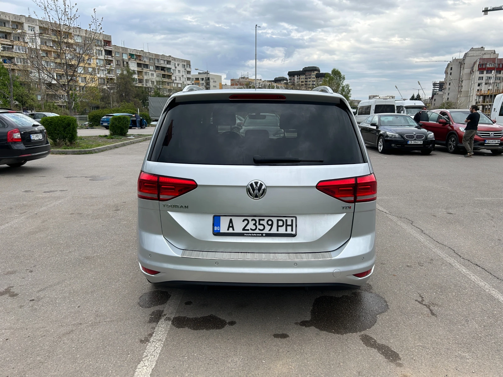 VW Touran 7 места, DSG7, TDI, добри гуми - изображение 3