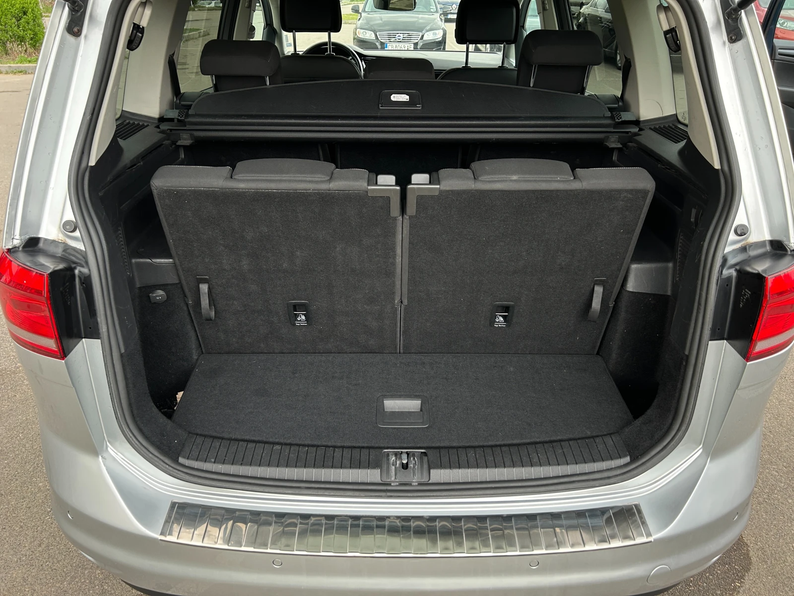 VW Touran 7 места, DSG7, TDI, добри гуми - изображение 10