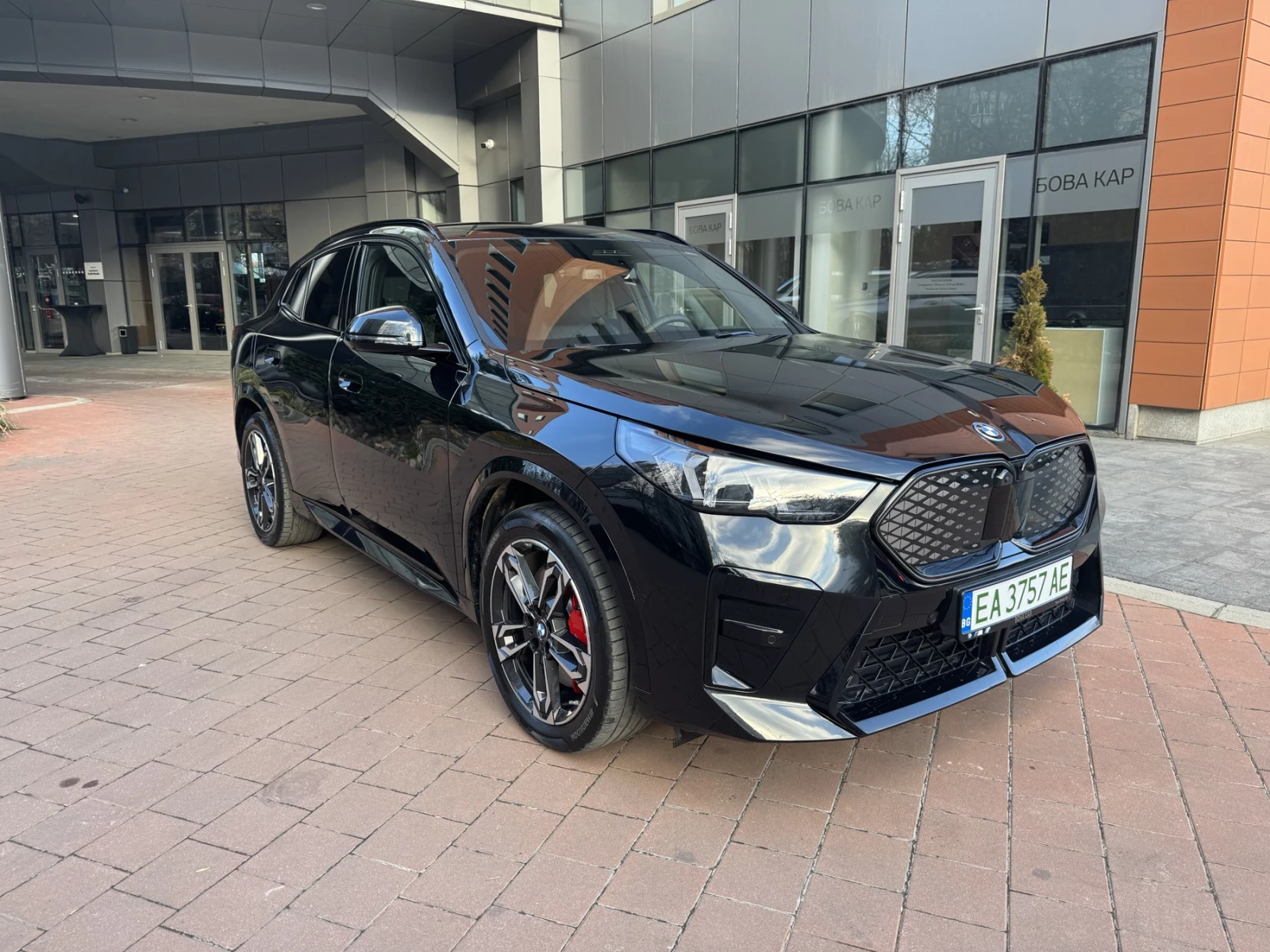 BMW iX2 eDrive20 - изображение 3