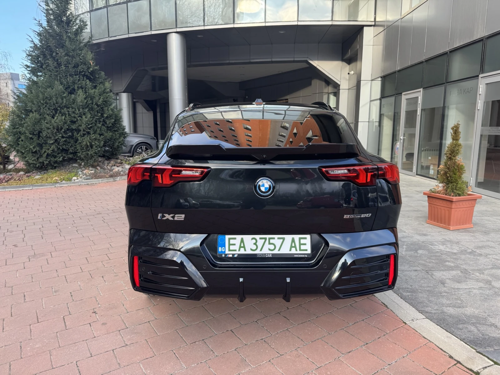 BMW iX2 eDrive20 - изображение 6