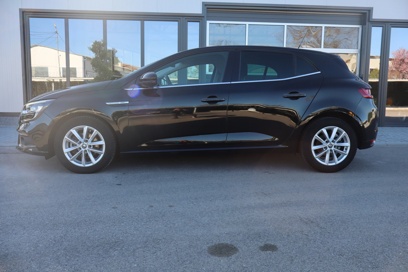 Renault Megane 1.2i* 125000km* TOP* , снимка 8 - Автомобили и джипове - 54135661