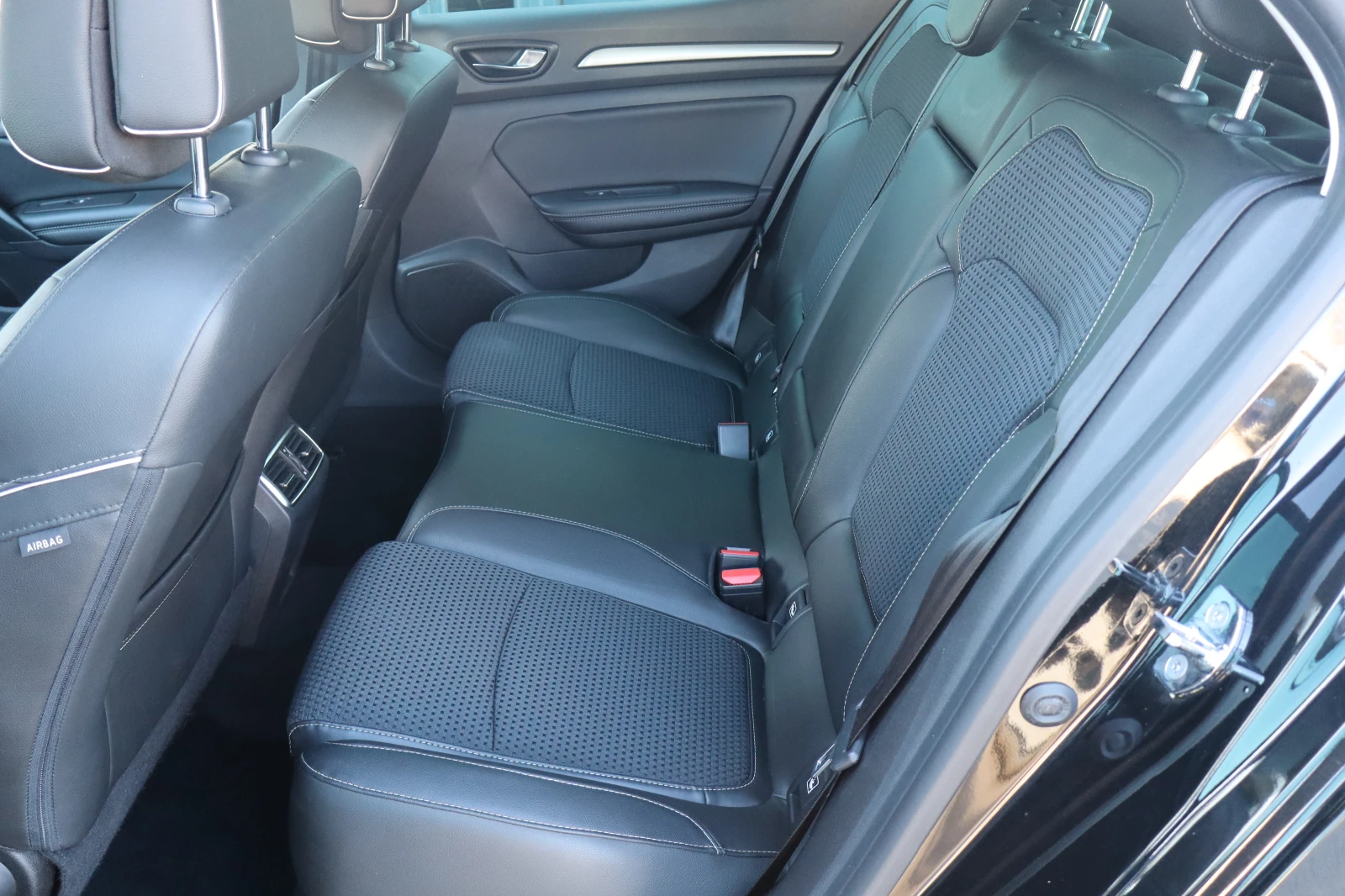 Renault Megane 1.2i* 125000km* TOP* , снимка 11 - Автомобили и джипове - 54135661