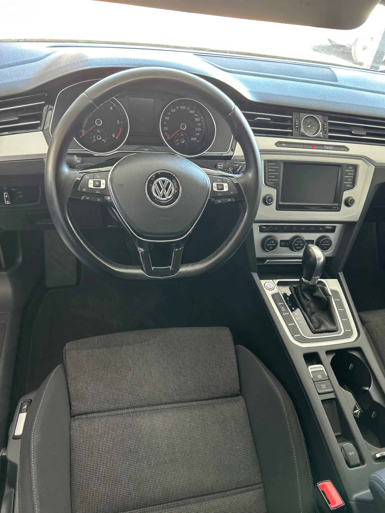VW Passat 2.0TDI 150ps DSG Full Led ТОП, снимка 10 - Автомобили и джипове - 54277099