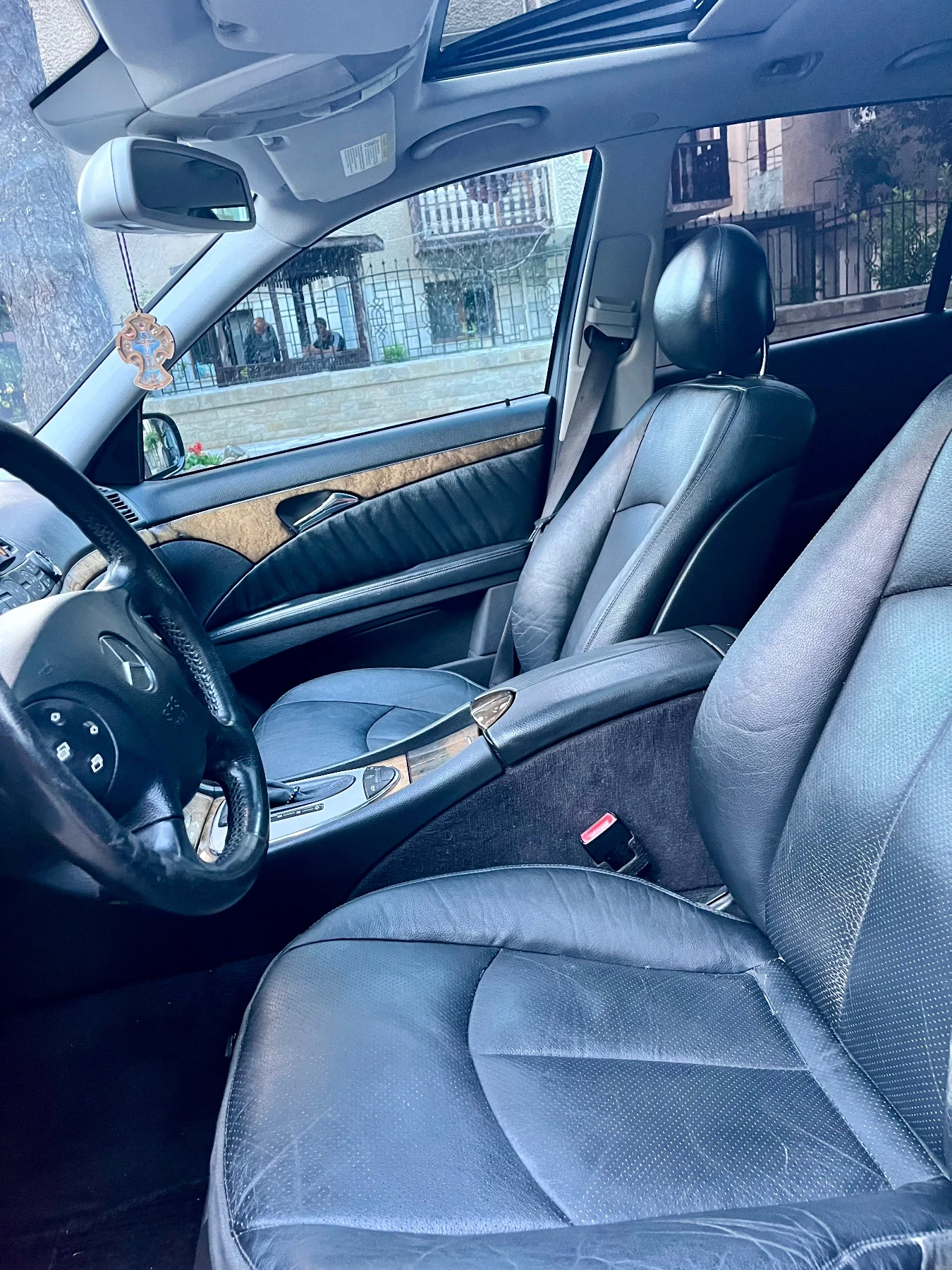 Mercedes-Benz E 320, снимка 8 - Автомобили и джипове - 54423262