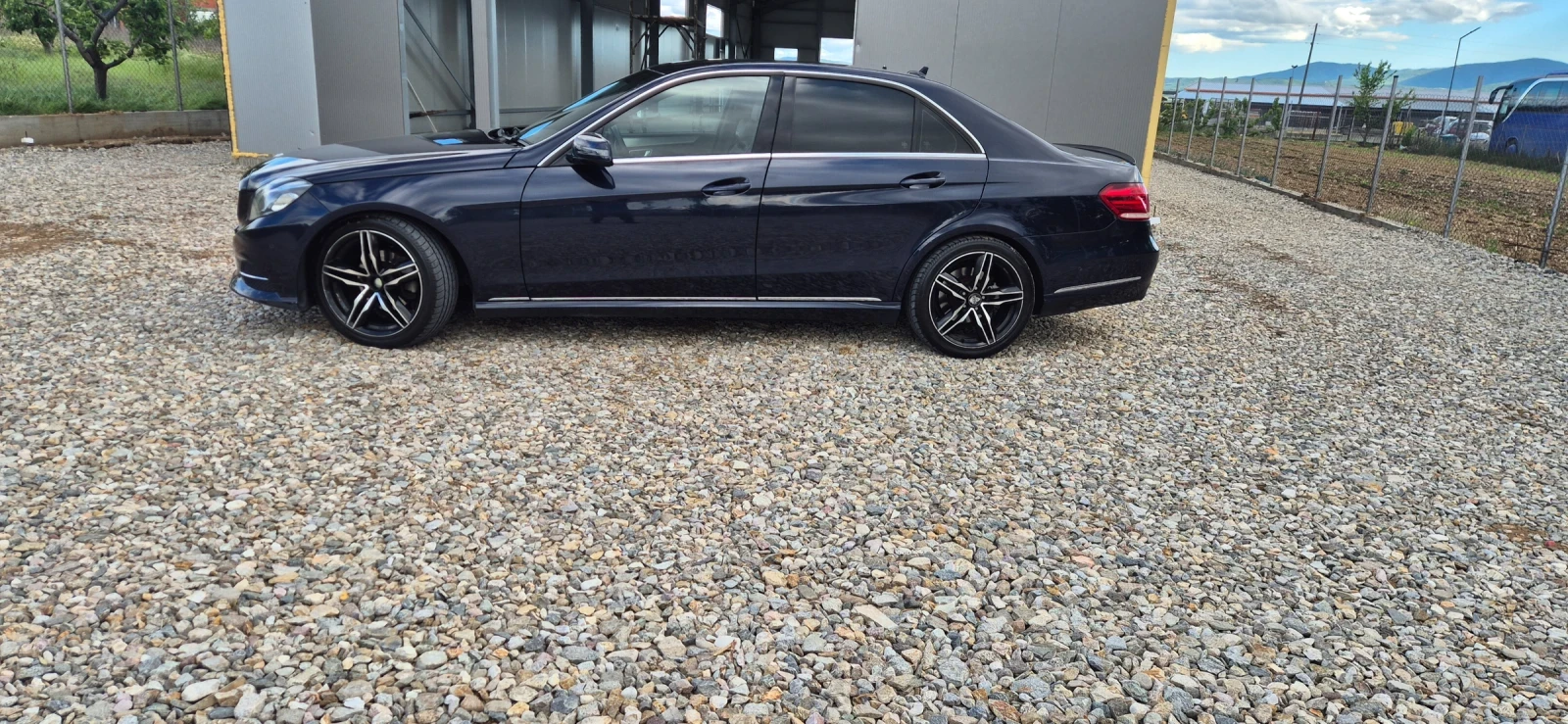 Mercedes-Benz E 220, снимка 5 - Автомобили и джипове - 54622296