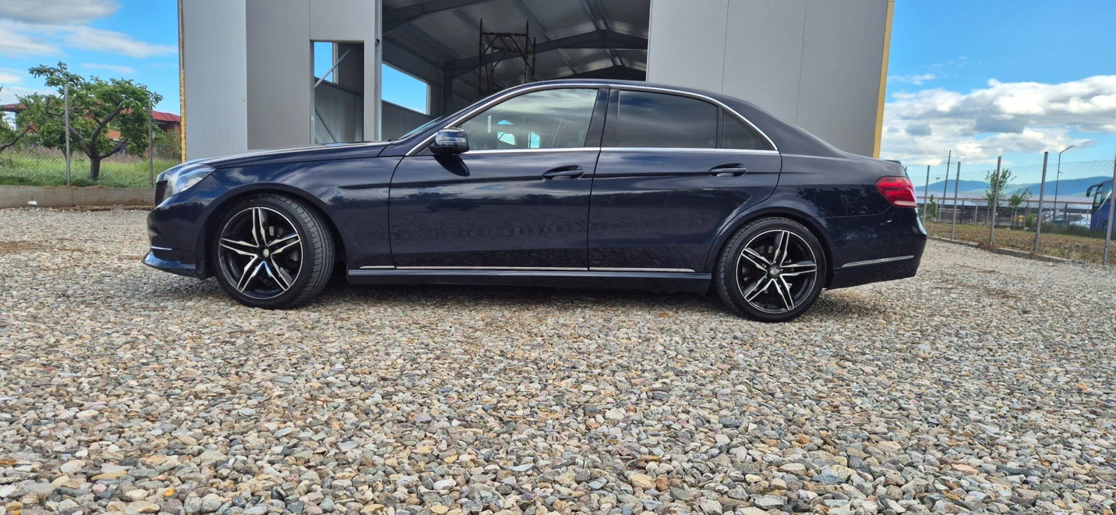 Mercedes-Benz E 220, снимка 7 - Автомобили и джипове - 54622296