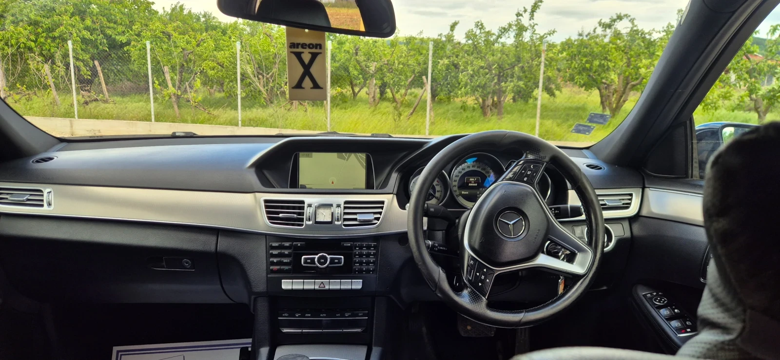 Mercedes-Benz E 220, снимка 4 - Автомобили и джипове - 54622296