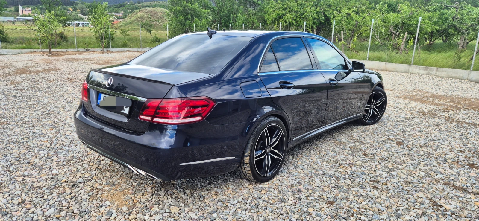 Mercedes-Benz E 220, снимка 3 - Автомобили и джипове - 54622296