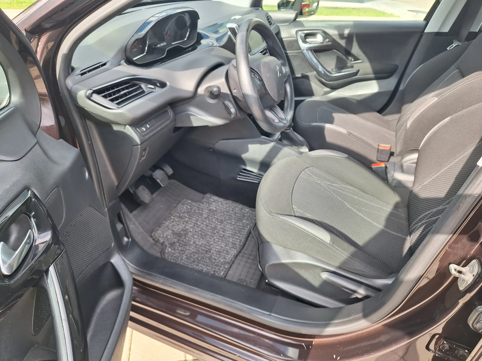 Peugeot 208 1.4HDI Euro5 Braun, снимка 7 - Автомобили и джипове - 54758839
