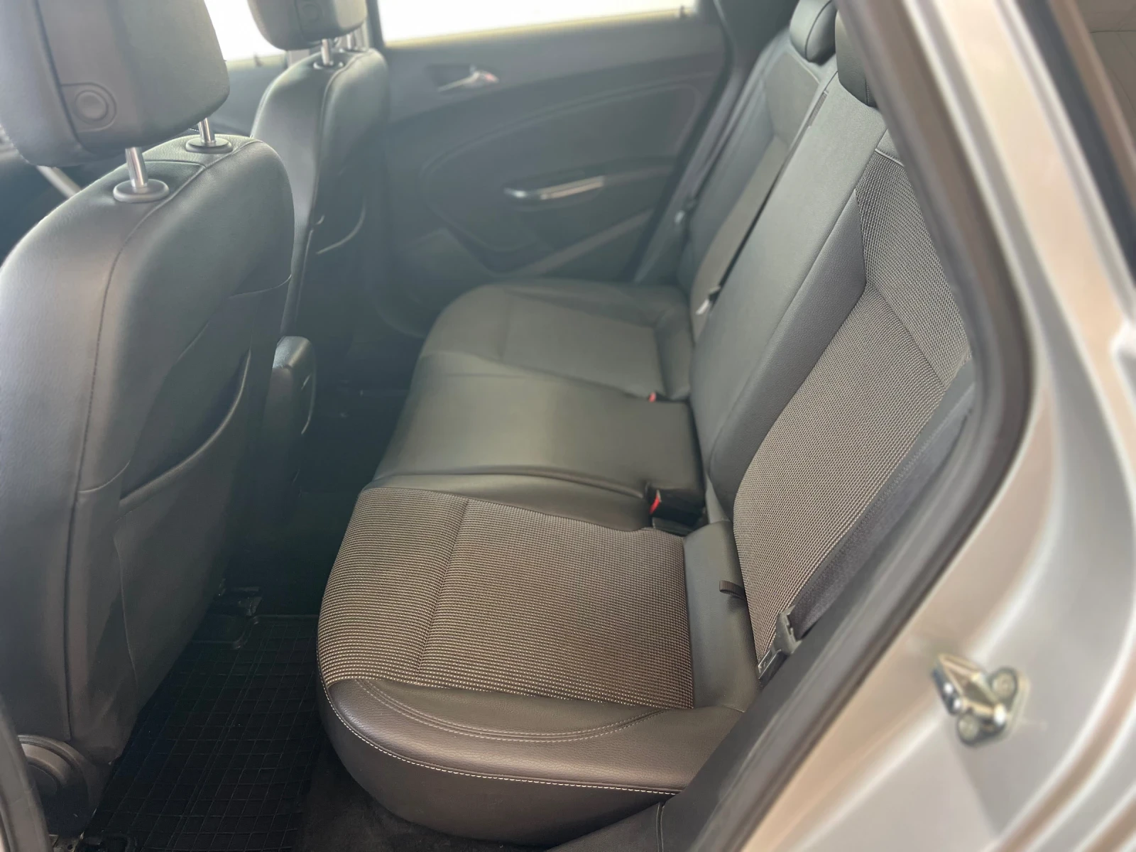Opel Astra 1.7CDTI 125kc NAVI Италия, снимка 14 - Автомобили и джипове - 54801580