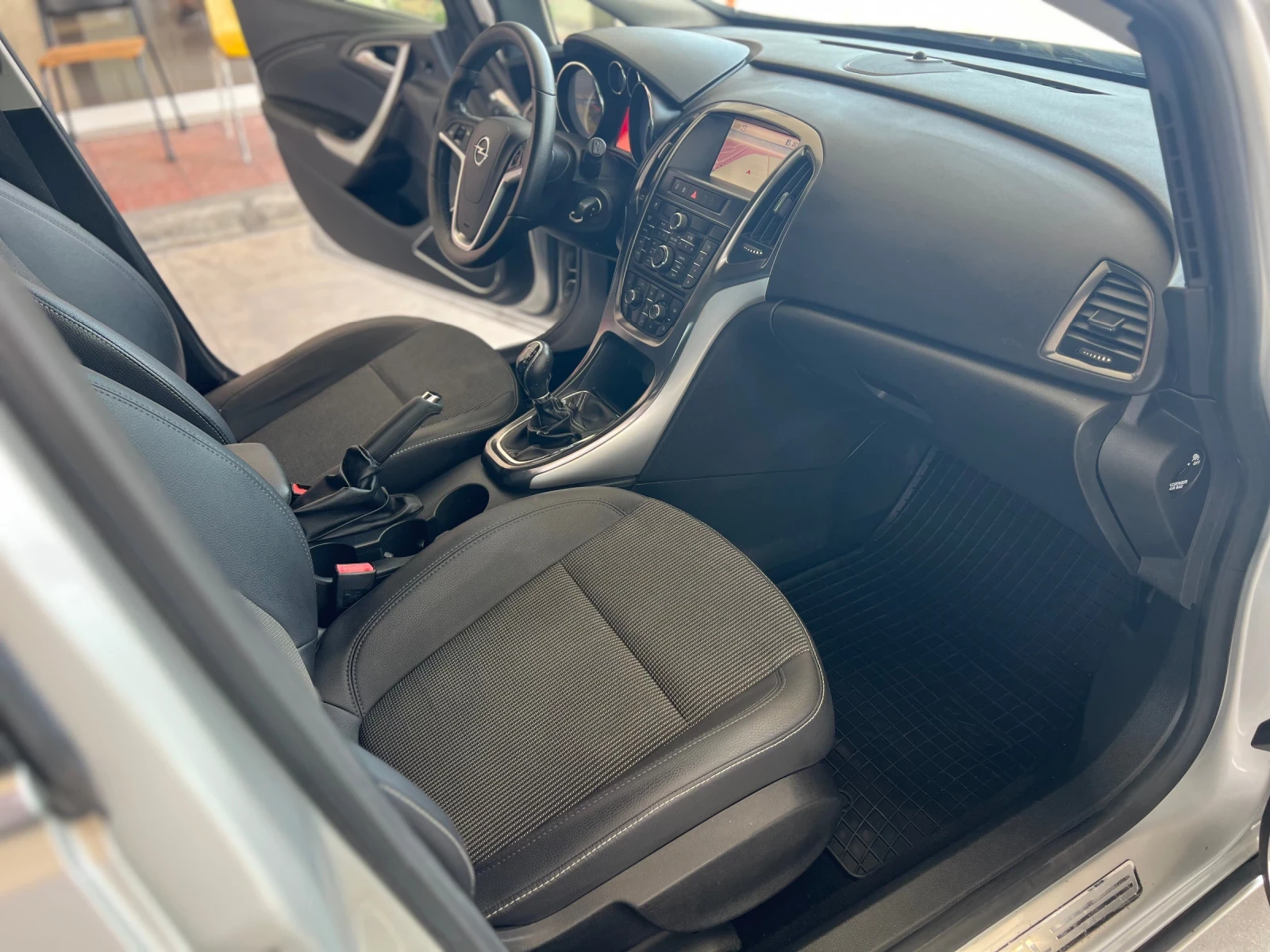 Opel Astra 1.7CDTI 125kc NAVI Италия, снимка 10 - Автомобили и джипове - 54801580