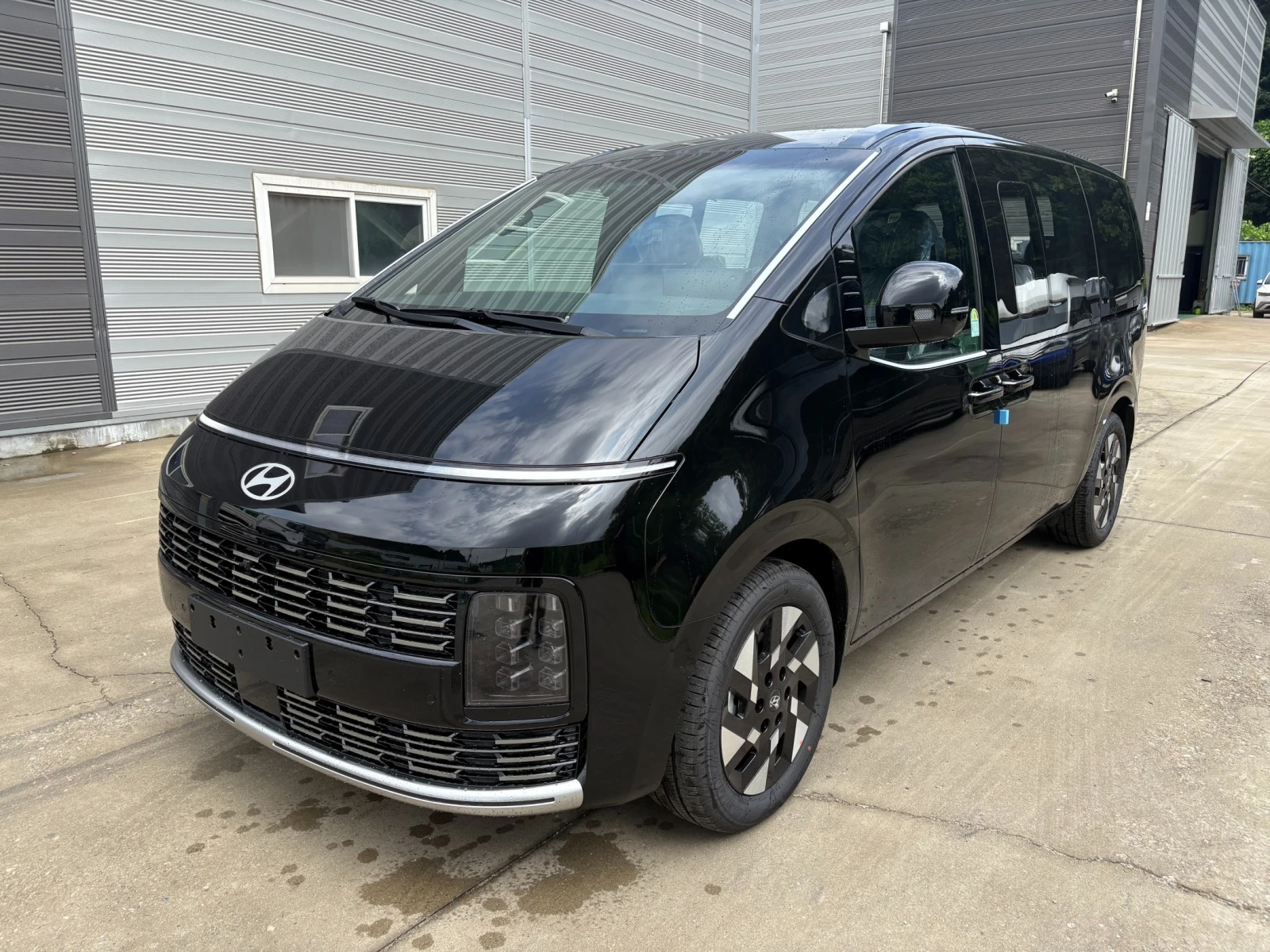 Hyundai Staria 1.6 HEV Inspiration* BLIND SPOT* 360* КРАЙНА ЦЕНА