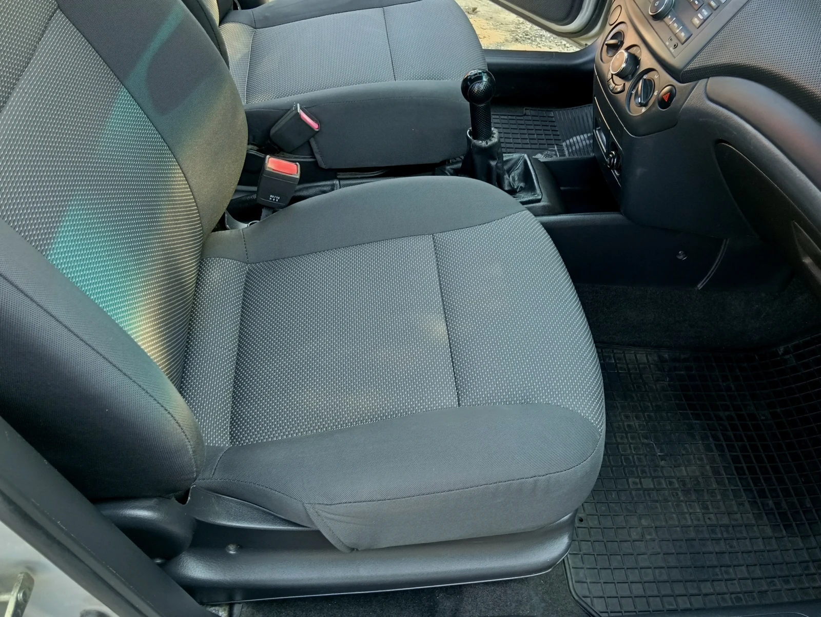 Chevrolet Aveo 1.2i, снимка 10 - Автомобили и джипове - 55789155