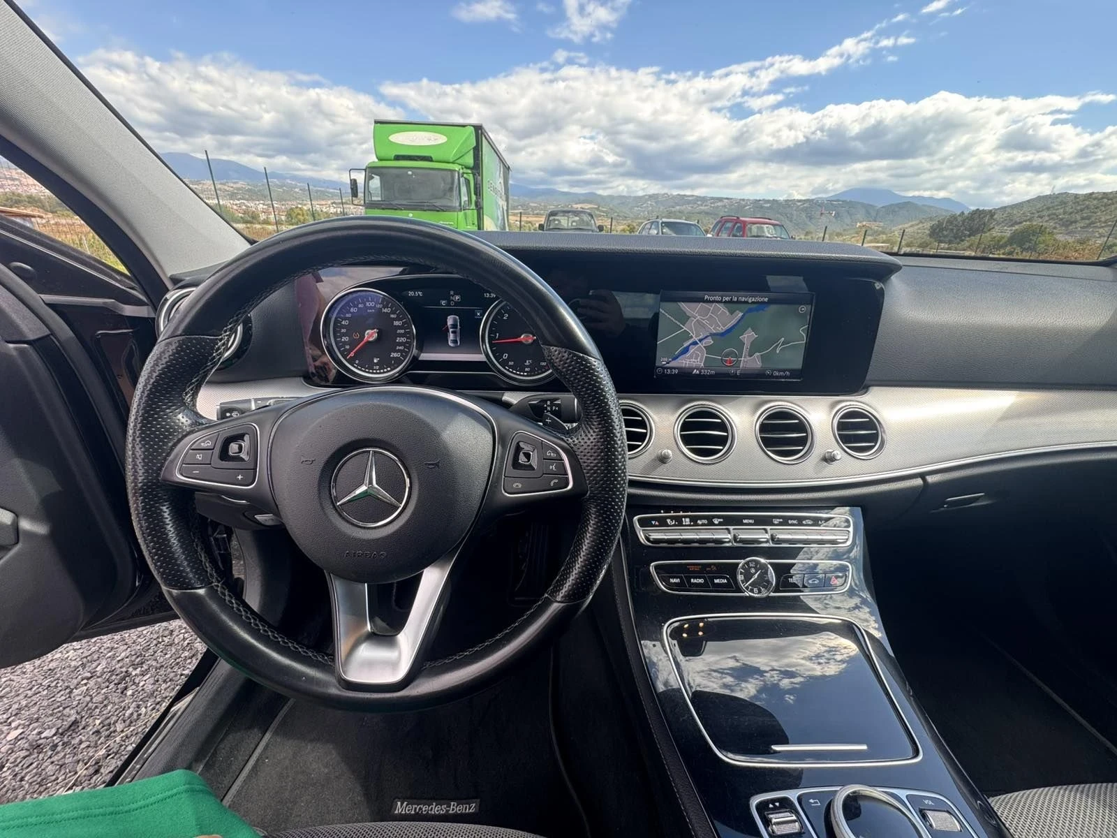 Mercedes-Benz E 220, снимка 8 - Автомобили и джипове - 56214301