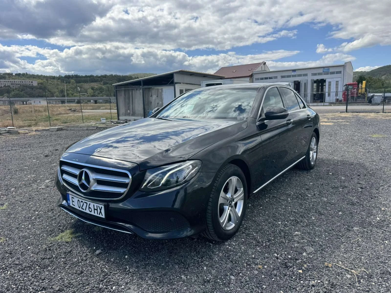 Mercedes-Benz E 220, снимка 3 - Автомобили и джипове - 56214301