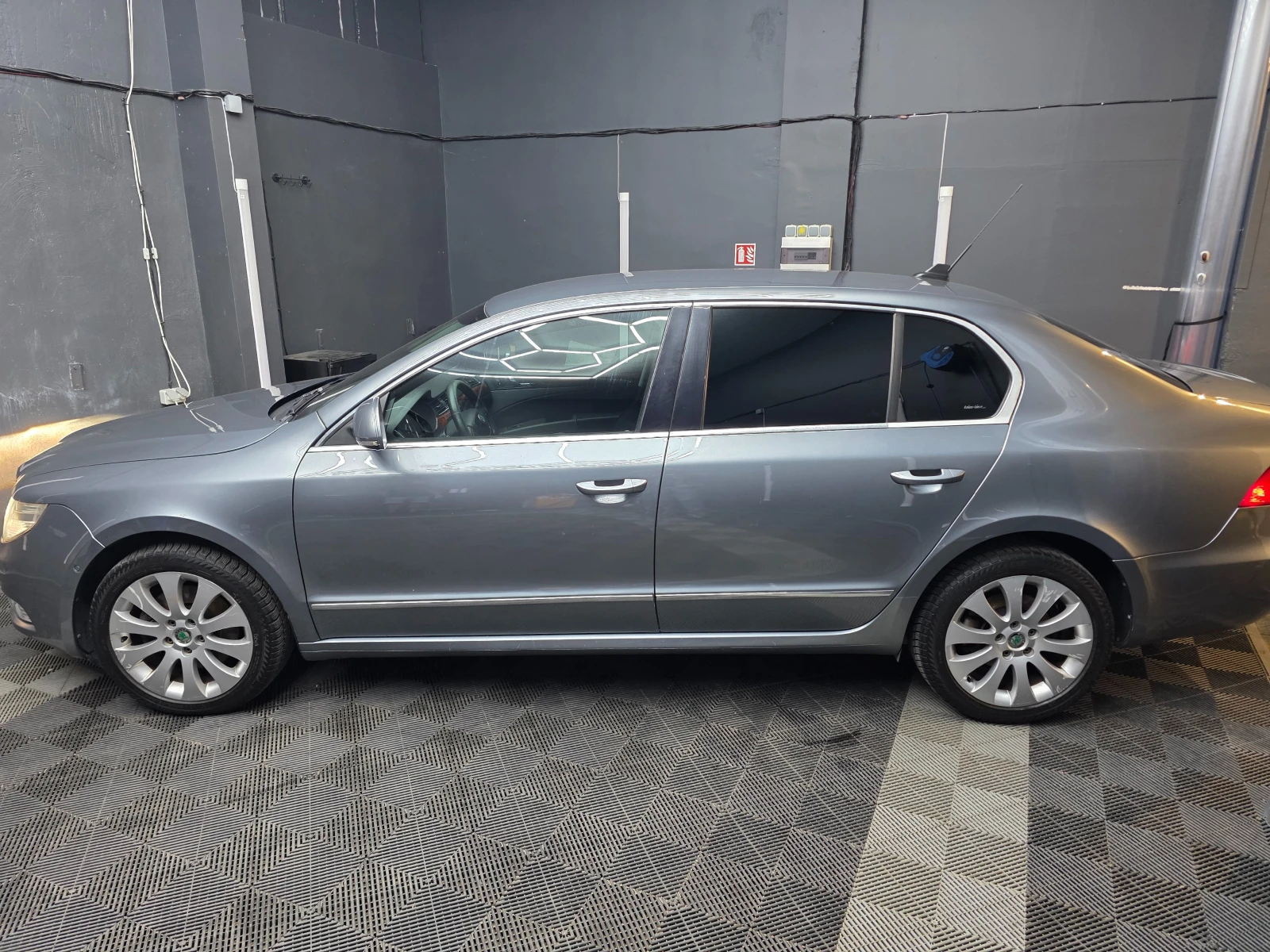 Skoda Superb, снимка 9 - Автомобили и джипове - 56224460