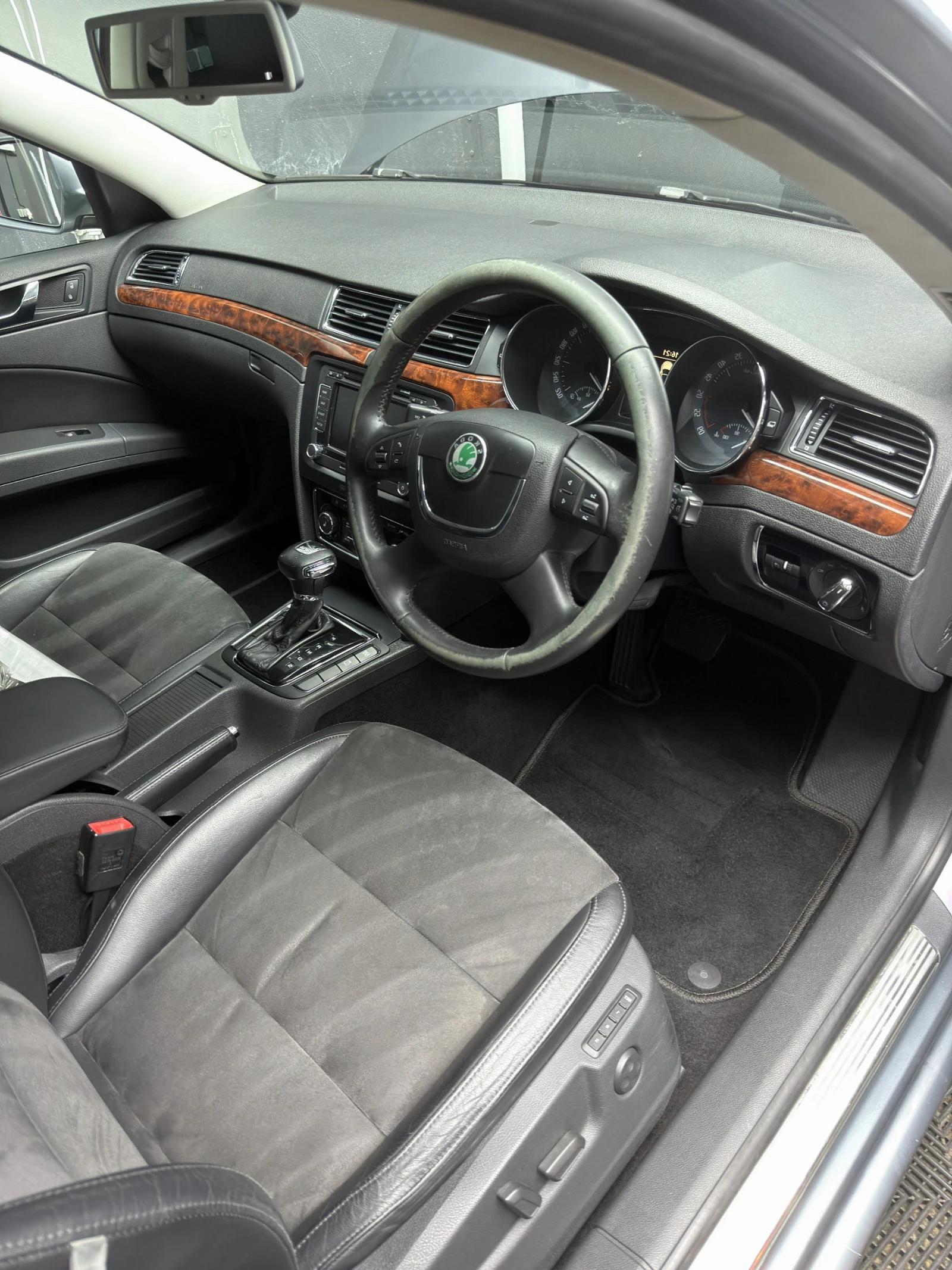 Skoda Superb, снимка 14 - Автомобили и джипове - 56224460