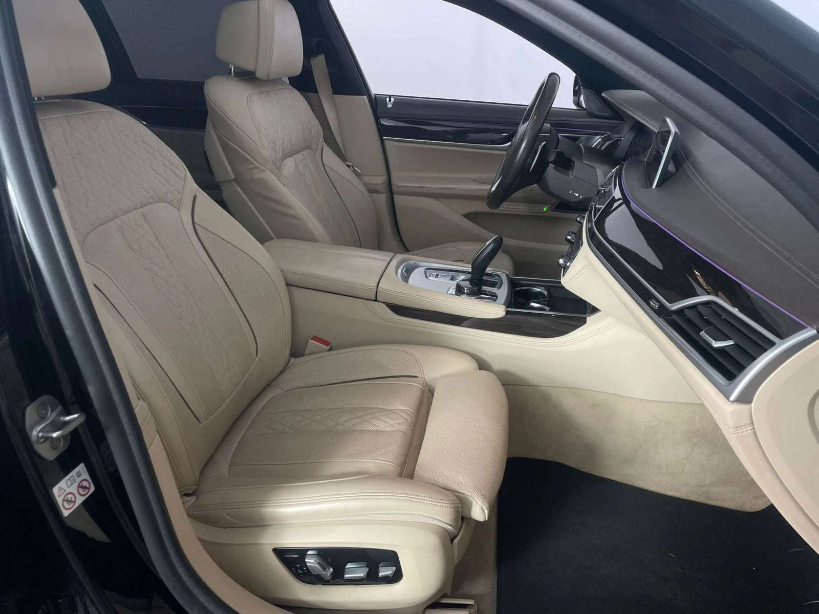 BMW 730 LCI X-drive, снимка 10 - Автомобили и джипове - 56328763