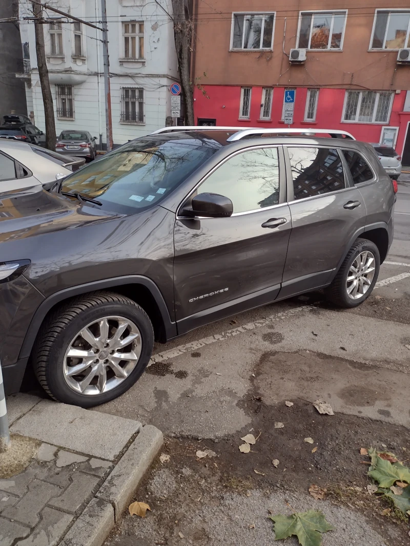 Jeep Cherokee, снимка 3 - Автомобили и джипове - 48541377