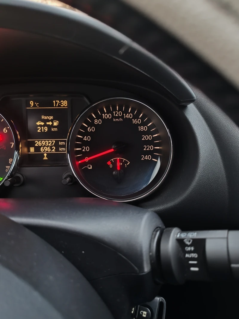 Nissan Qashqai, снимка 10 - Автомобили и джипове - 53488385