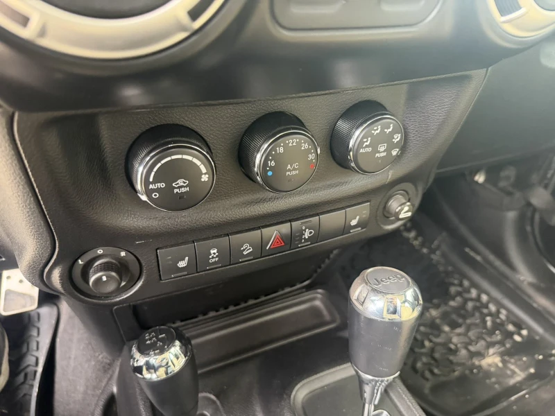 Jeep Wrangler 2.8 DIESEL SAHARA, снимка 17 - Автомобили и джипове - 53541679