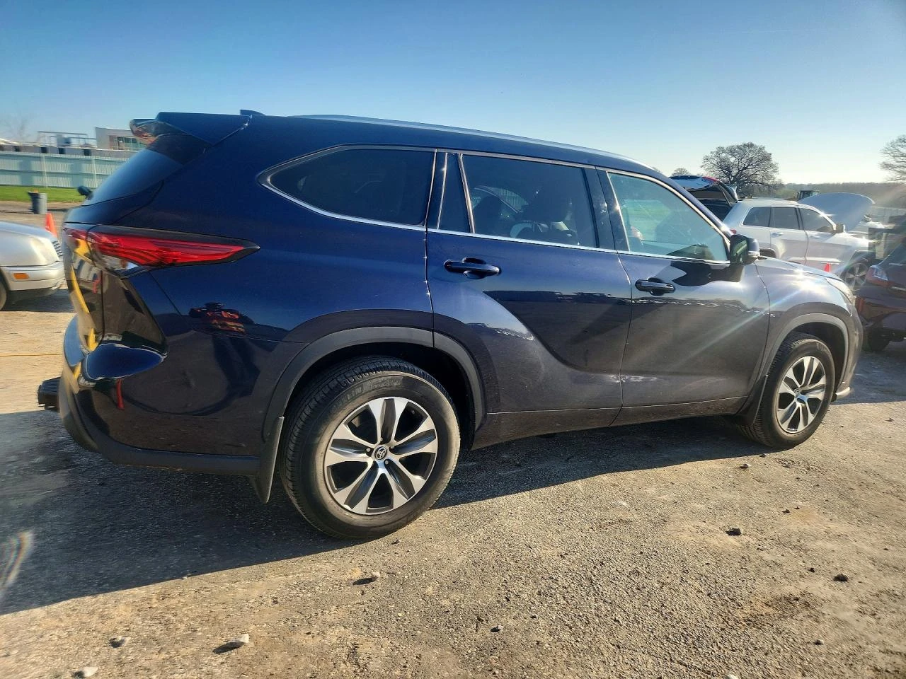 Toyota Highlander XLE AWD, снимка 4 - Автомобили и джипове - 54551482
