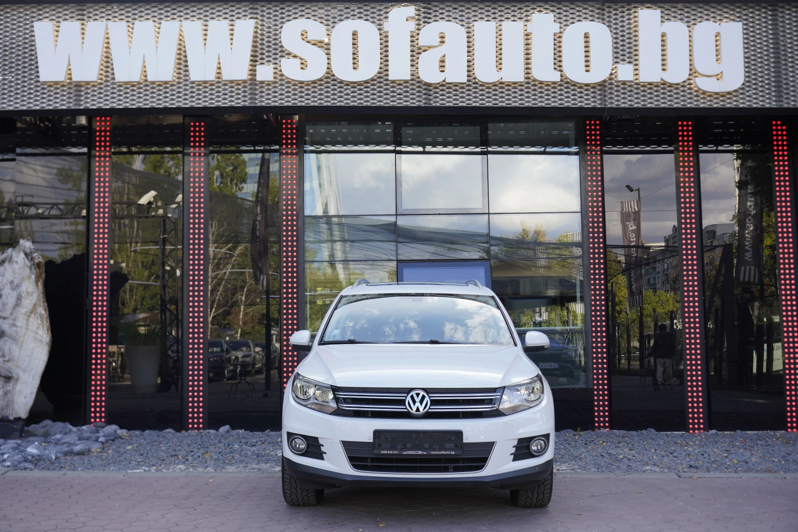 VW Tiguan 2.0 TDI 4Motion, снимка 2 - Автомобили и джипове - 56196261