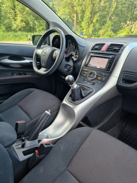 Toyota Auris 1.6 16v valvematic facelift, снимка 8 - Автомобили и джипове - 46079369