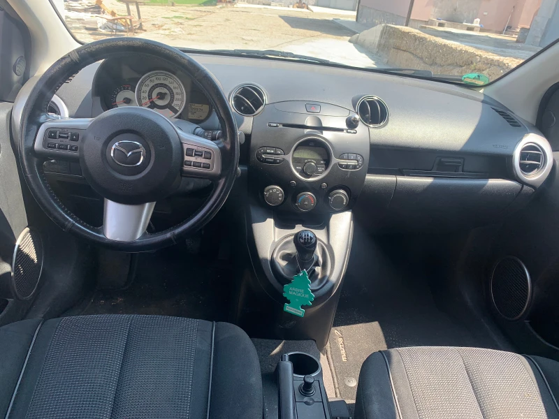 Mazda 2 1.5i 103кс., снимка 7 - Автомобили и джипове - 37516356