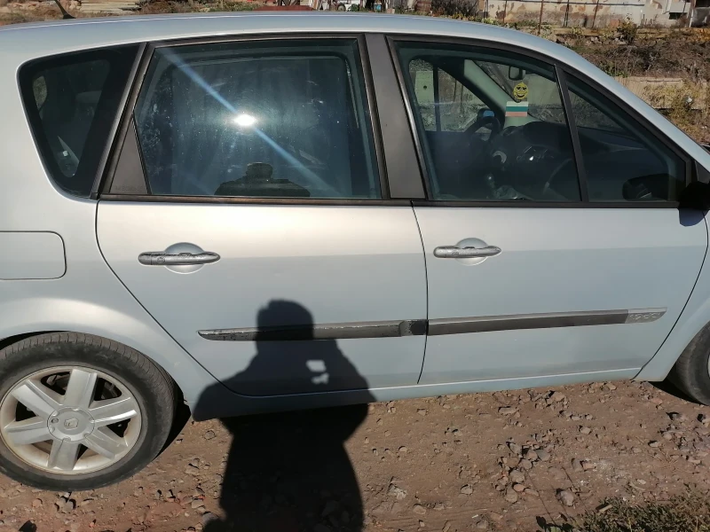 Renault Scenic, снимка 15 - Автомобили и джипове - 48118222