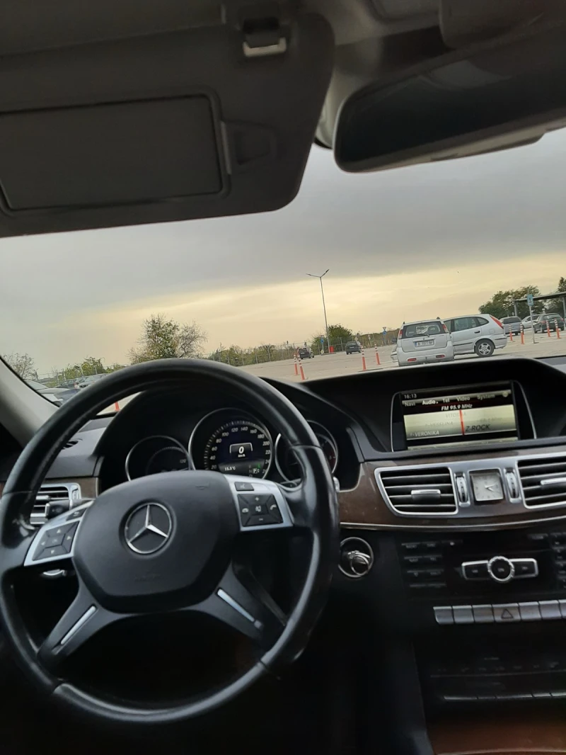 Mercedes-Benz E 250 4 Matic, снимка 13 - Автомобили и джипове - 48280891