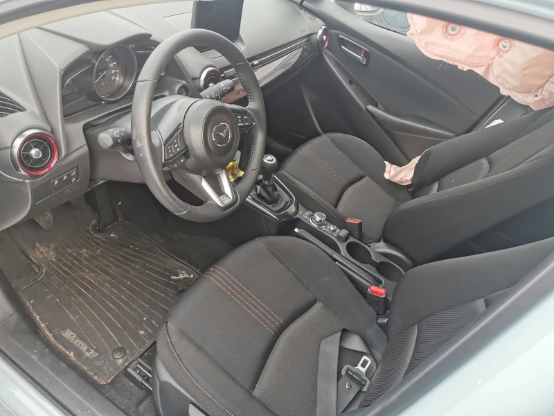 Mazda 2 1.5 SkyactivG M-hybrid, снимка 6 - Автомобили и джипове - 48905046