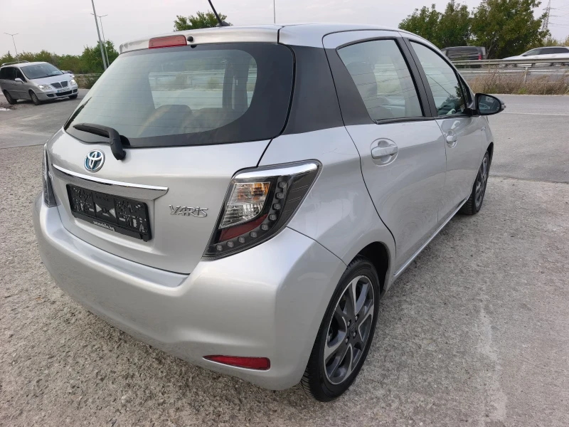 Toyota Yaris 1.5HYBRID LOUNGE FULL SERVICE IN TOYOTA NEW , снимка 4 - Автомобили и джипове - 52136128