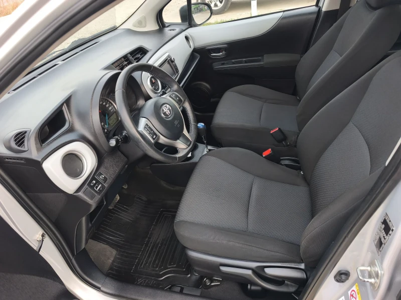 Toyota Yaris 1.5HYBRID LOUNGE FULL SERVICE IN TOYOTA NEW , снимка 7 - Автомобили и джипове - 52136128